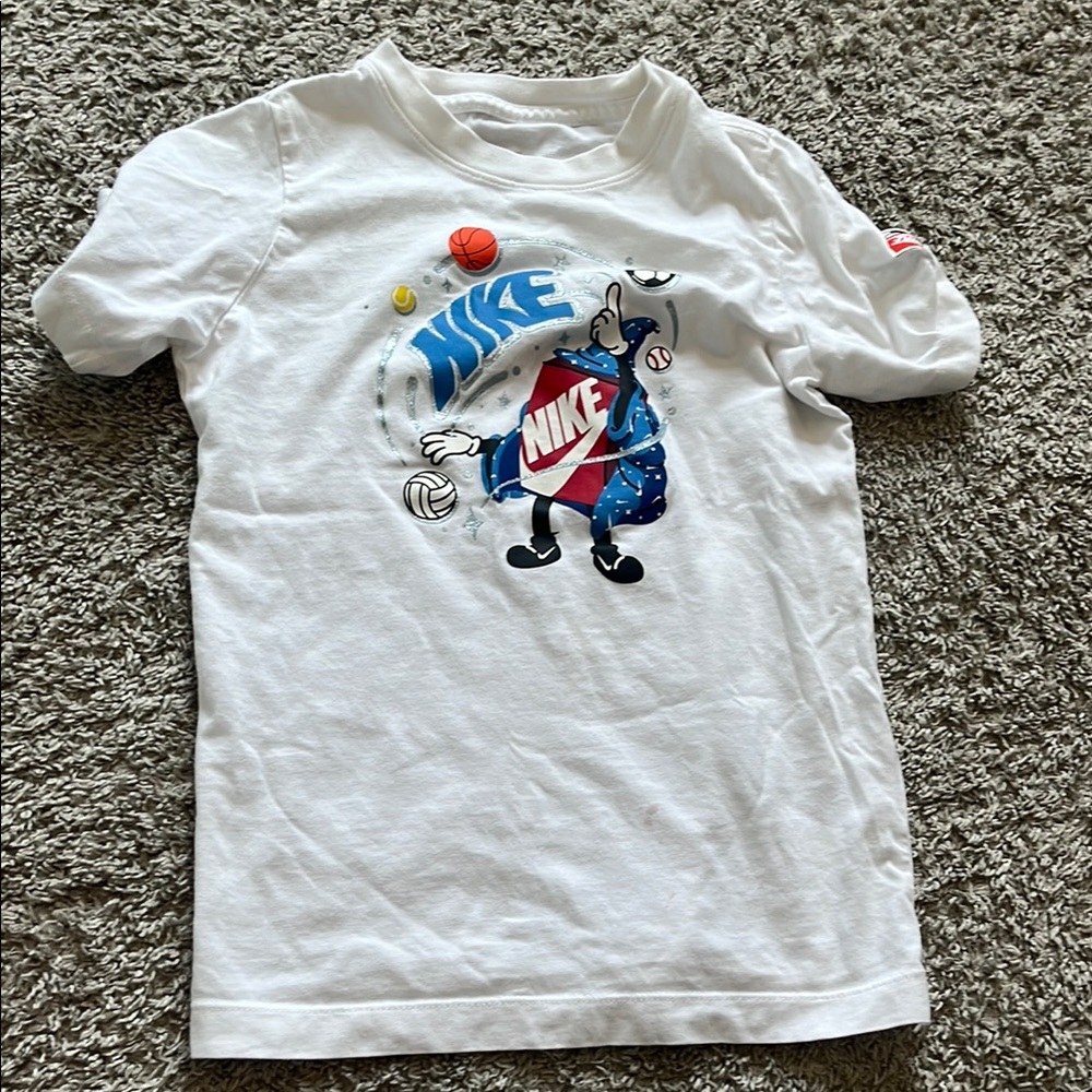 Nike White Short Sleeve Graphic Tee